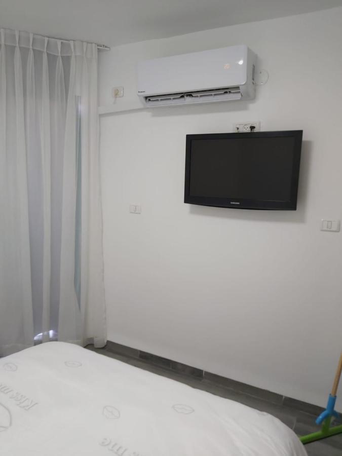 Rina Vacation Apartment Tiberias Bagian luar foto